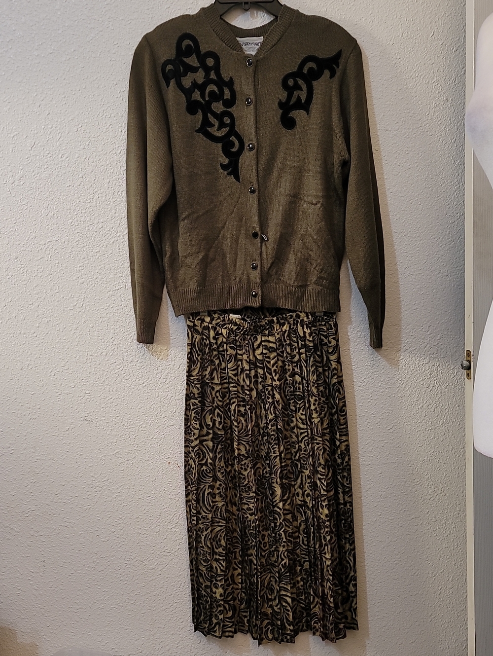 Olive Patterned Pleated Maxi Skirt
